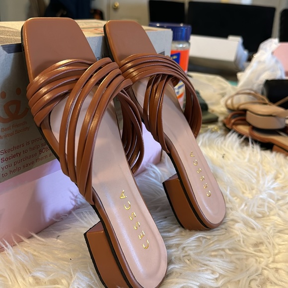 LOW HEEL SLIPPERS SIZE 6 NEW NEVER WORN - Picture 4 of 4